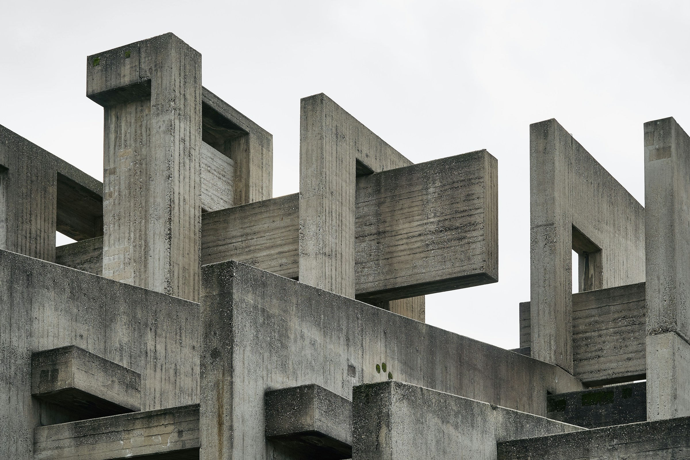 A study of interlocking concrete structures